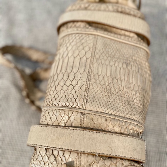 Chloe Tan and Cream Textured Leather Shoulder Bag - Picture 4 of 10